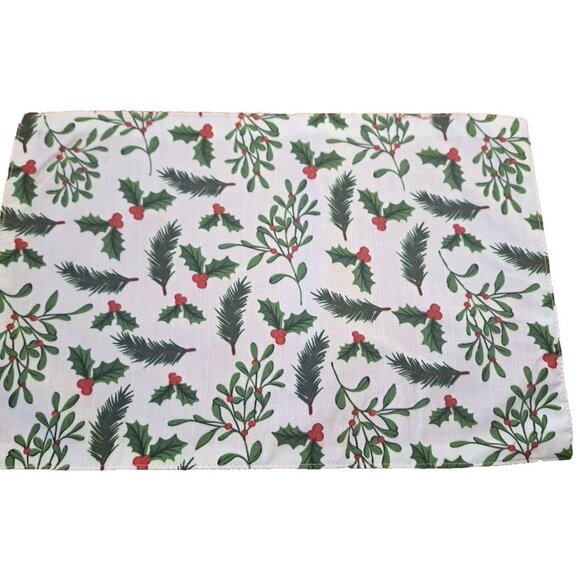 Christmas House Placemats Set of 4 White Holly Berry Holiday Festive 18x12 - Picture 2 of 4